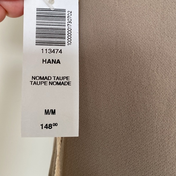 Aritzia skirt - Picture 4 of 9